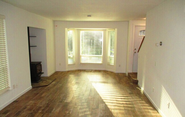 Foto del edificio - 33124 E Lake Holm Dr SE