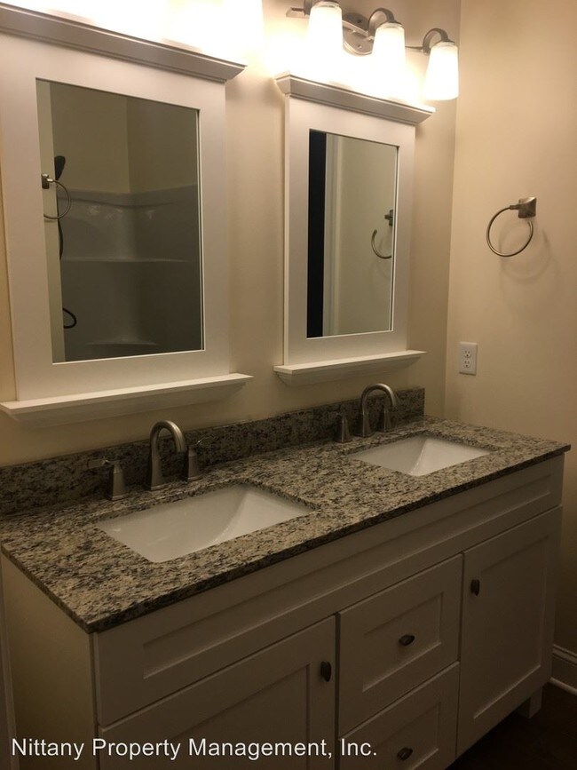 Building Photo - 2 br, 2 bath House - 113 1/2 E College Avenue