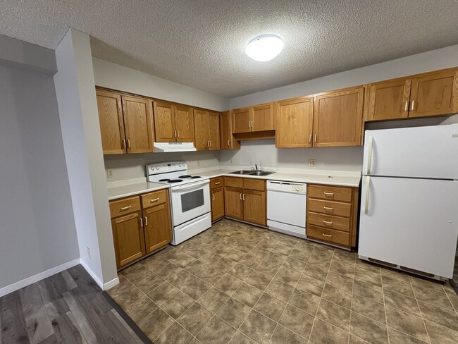 Building Photo - 151 Queen St