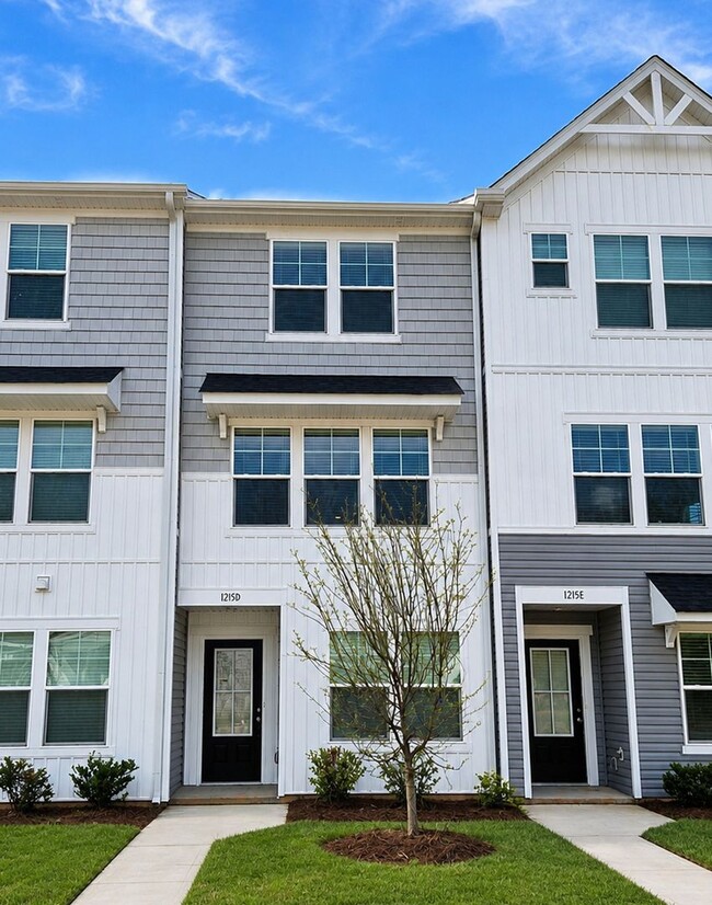 Building Photo - 1215 Briarhill Rd
