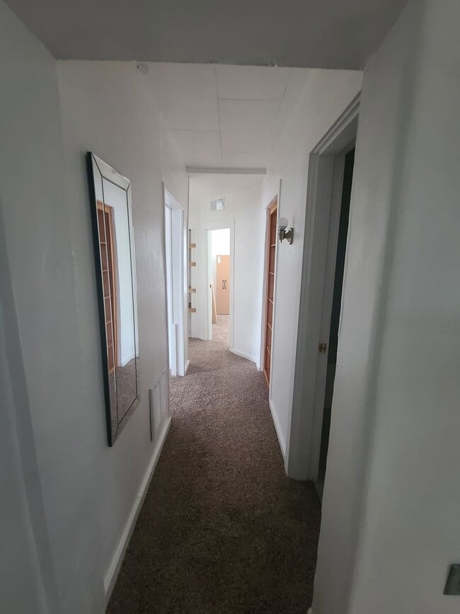 Building Photo - 2 bedroom, 1 bath downtown Dallas with yard