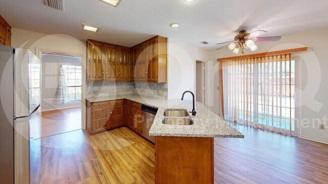 Foto del edificio - 5309 Greenbrook Dr