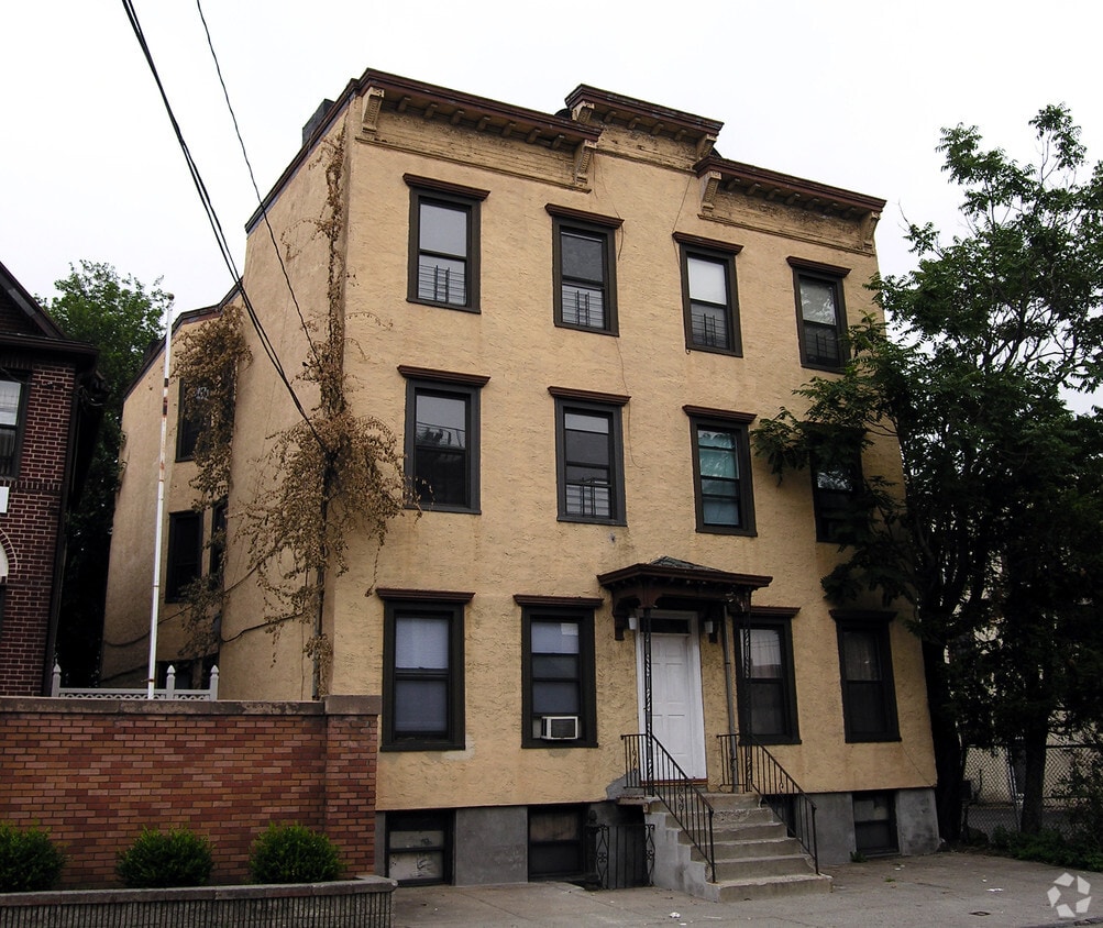 Building Photo - 273 W Lincoln Ave