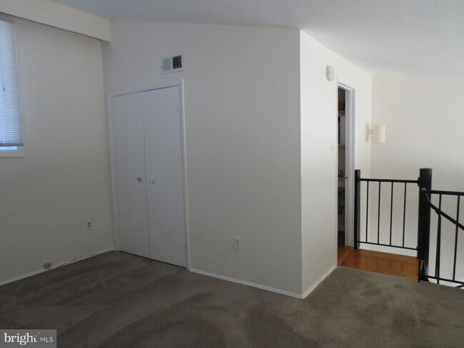 Building Photo - 5485 Harpers Farm Rd
