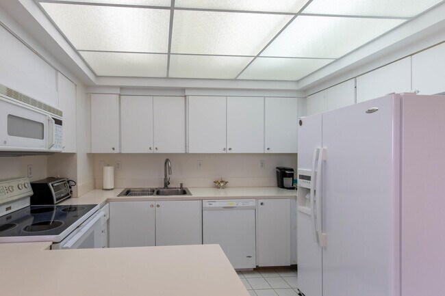 Building Photo - 3300 S Ocean Blvd