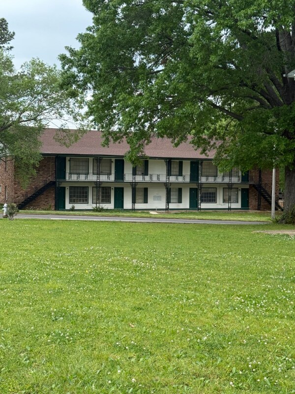 Primary Photo - 3720 Outland Rd