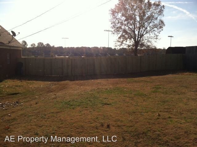 Building Photo - 4 br, 2.5 bath House - 1562 Meade Lake