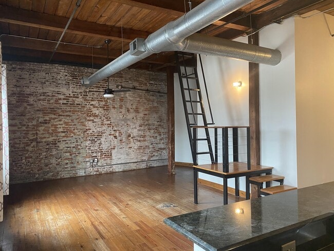 Building Photo - 490 Marietta St NW