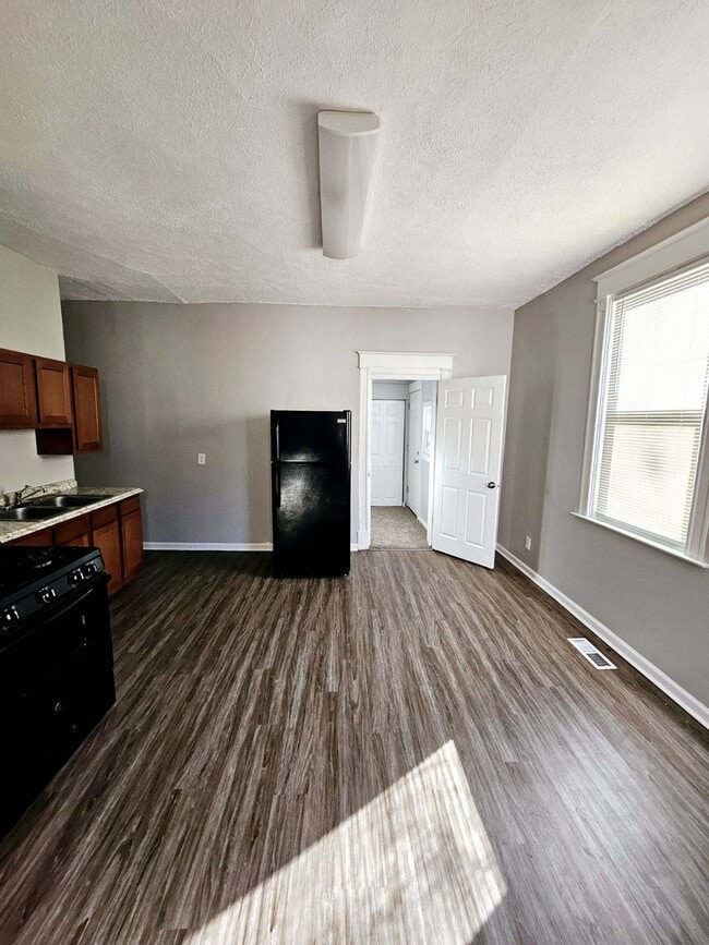 Photo - 2422 Warren St House