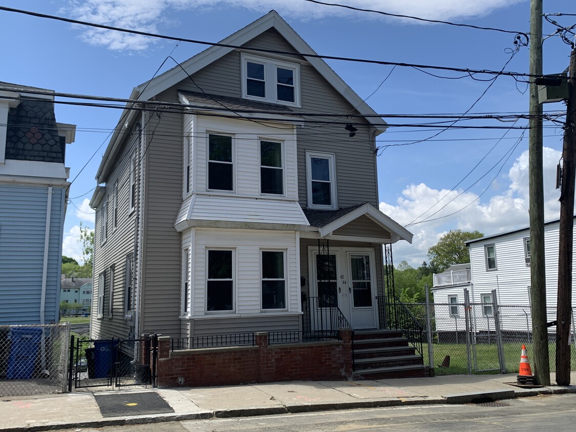 Primary Photo - 44 Vernon St