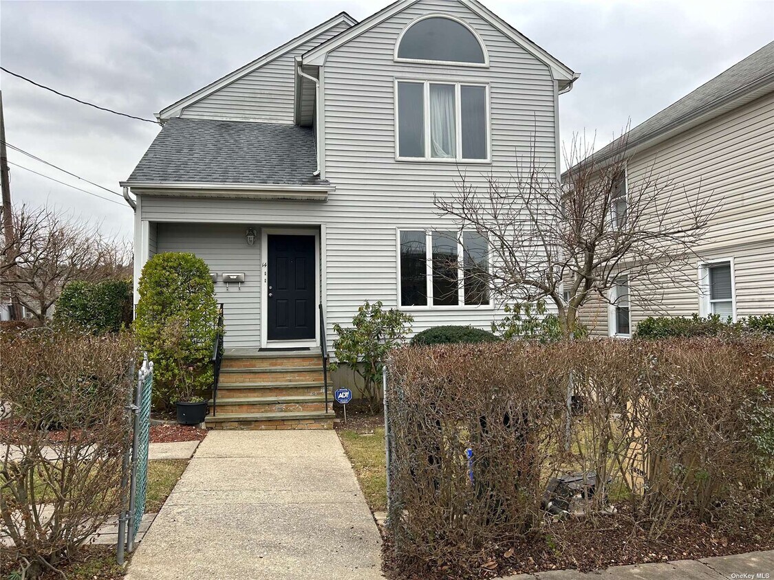 14 2nd St, Glen Cove, NY 11542 Room for Rent in Glen Cove, NY