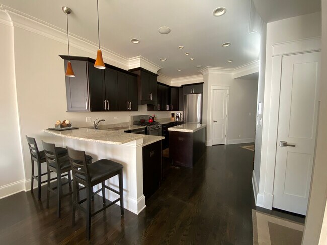 Foto del edificio - 2138 W Roscoe St