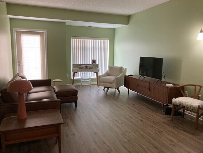 Foto del edificio - 649 Old Hwy 8 NW