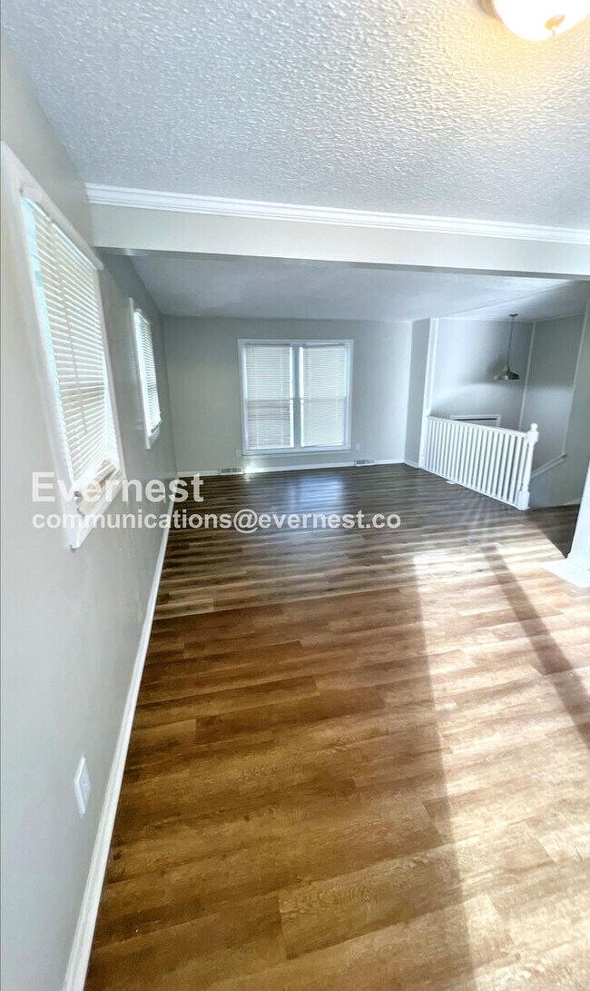 Foto del edificio - 1303 Michele Dr