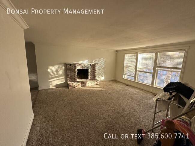 Foto del edificio - Top Floor of Single Family Home