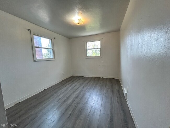 Building Photo - 2614 Sunset Blvd