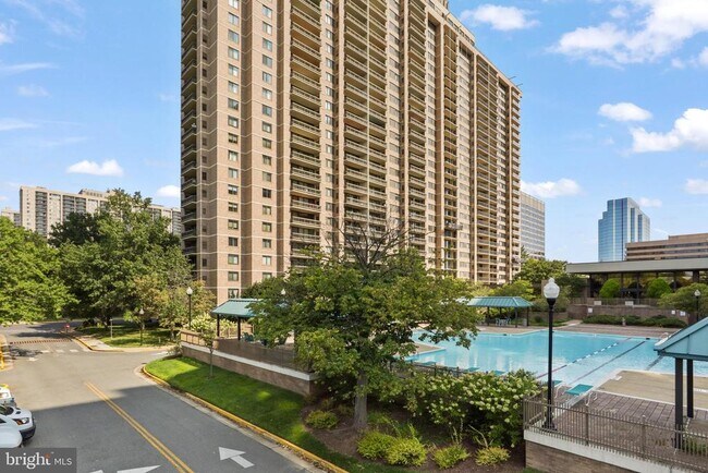 Foto del edificio - 5505 Seminary Rd