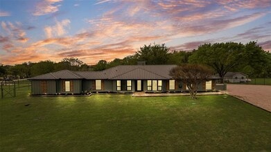 Building Photo - 850 E Lucas Rd