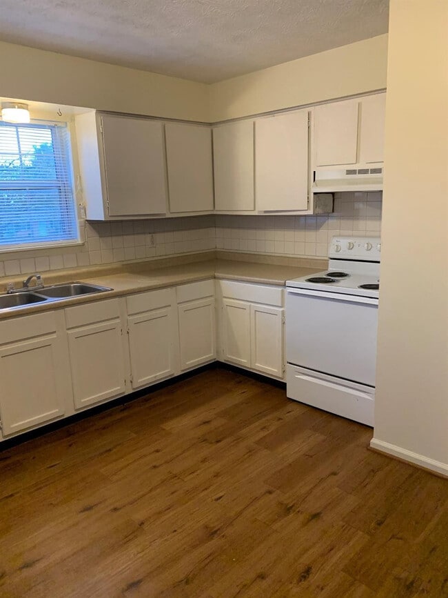 Building Photo - 143 Towson Way