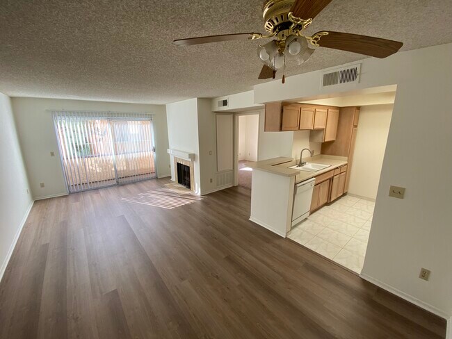 LR - 22501 Del Valle St