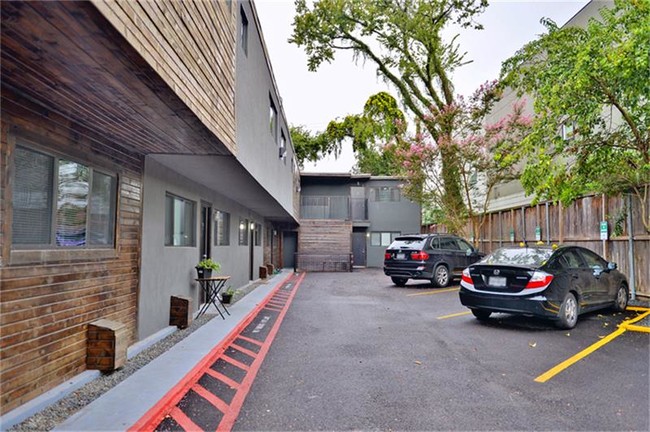 Building Photo - 1423 Kipling St