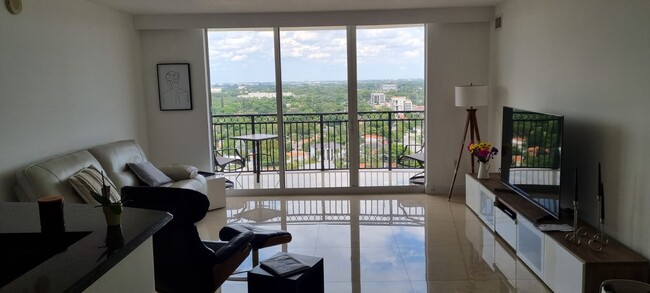 Foto del edificio - 3232 Coral Way