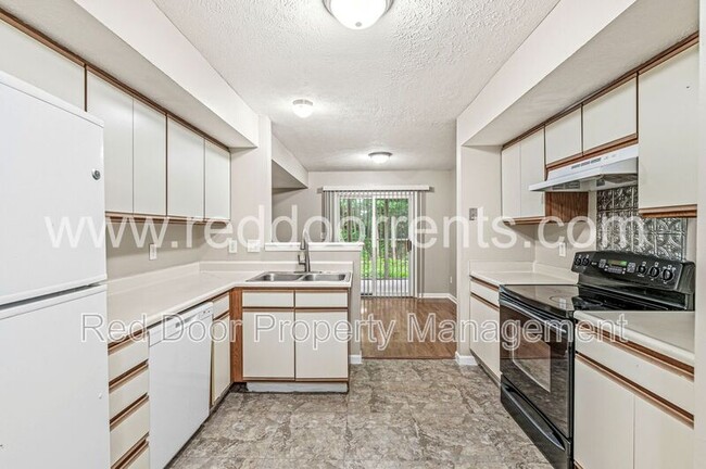 Building Photo - 10857 Cedar Pine Dr