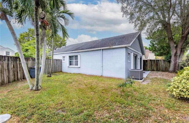 Building Photo - 248 SW 159th Ln