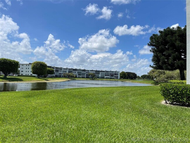 Foto del edificio - 4030 Hythe B