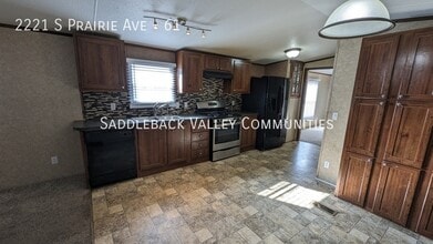 Building Photo - 2221 S Prairie Ave