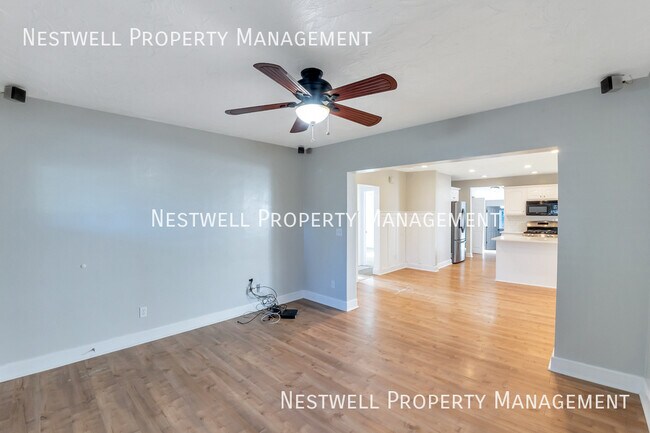 Building Photo - 370 400 S