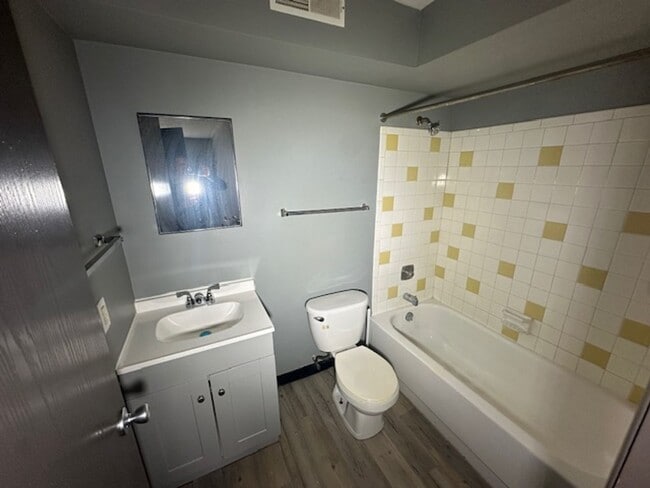Foto del edificio - Section 8 Vouchers accepted for 1 Bedroom ...