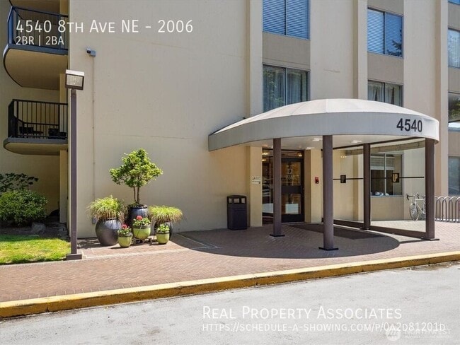 Building Photo - 4540 8th Ave NE