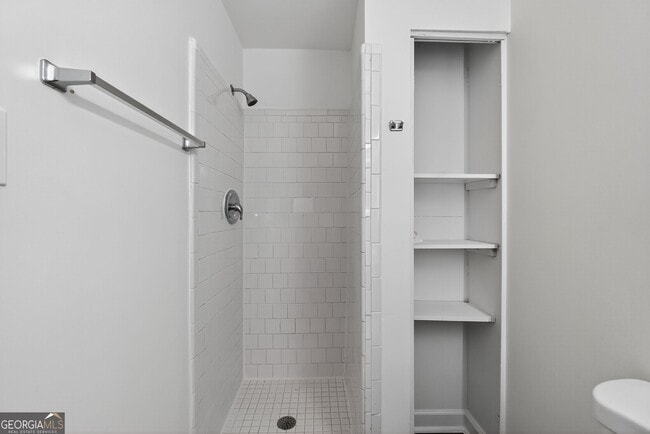 Building Photo - 2510 Peachwood Cir NE