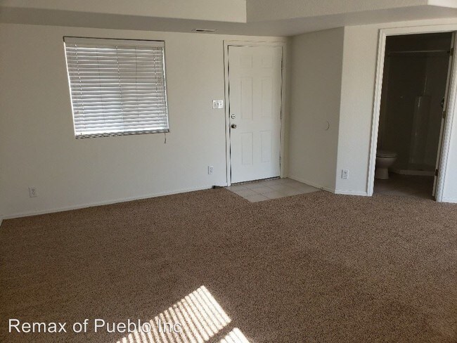 Building Photo - 3 br, 2 bath Apartment - 404 W Coral Dr