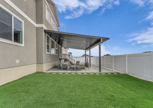 Building Photo - Cute Studio Apartment in Eagle Mountain!