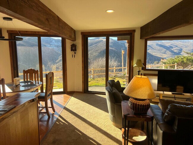 Foto del edificio - 976 Medicine Bow Rd