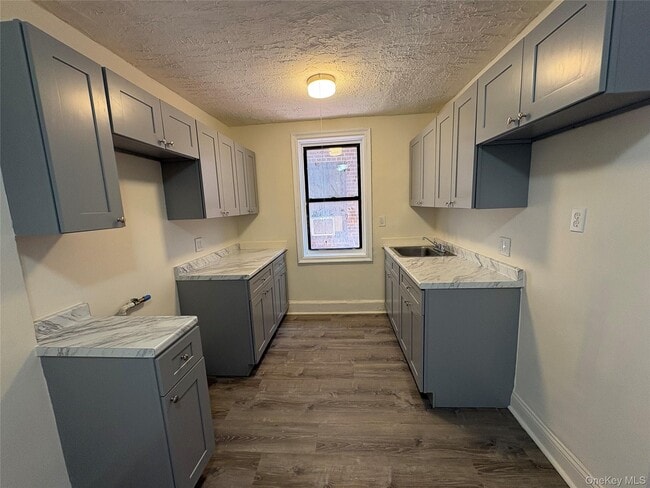 Building Photo - 30 Locust Hill Ave