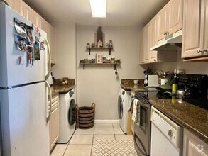 Building Photo - 2060 Greenview Shores Blvd