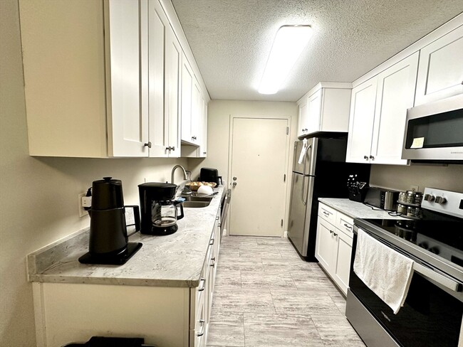 Building Photo - 52 Silver Hill Ln