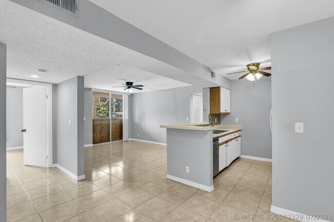 Foto del edificio - 3995 W McNab Rd