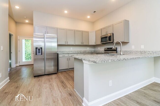Building Photo - 5377 Lynnland Terrace