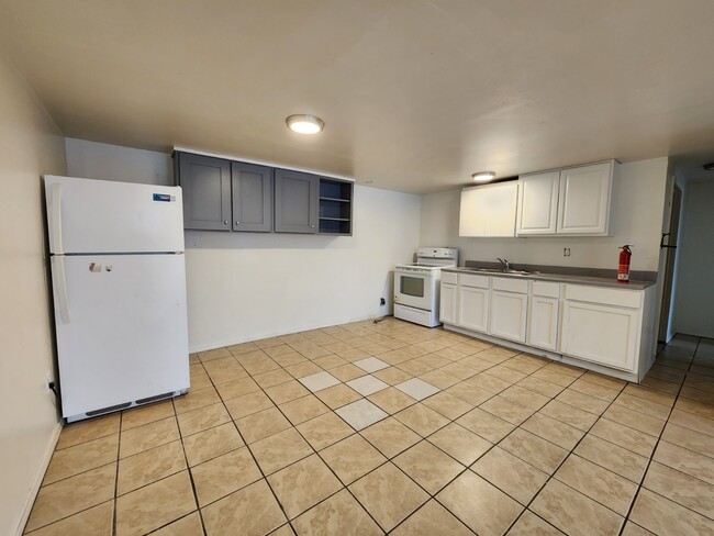 Building Photo - B-Cozy Villa Apartments