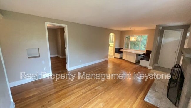 Building Photo - 806 N Margaretta St