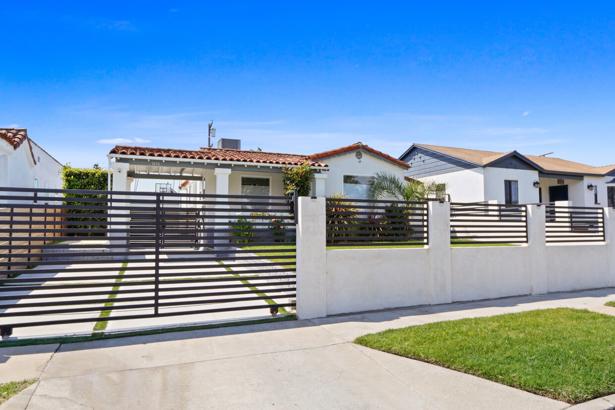 Foto principal - 1438 W 94th Pl