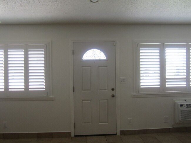 Foto del edificio - Immaculate 2 Bedroom Loma Linda Duplex