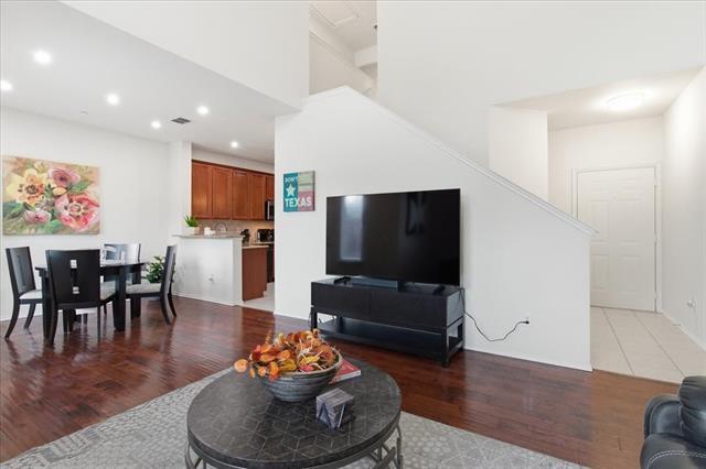 Building Photo - 7237 Rembrandt Dr