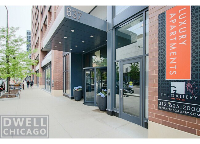 Building Photo - 667 N Wells St