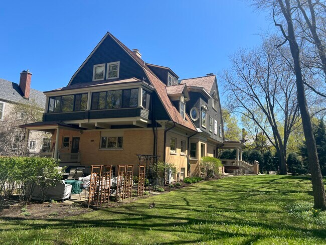 Vista trasera de la propiedad - 1228 Forest Ave