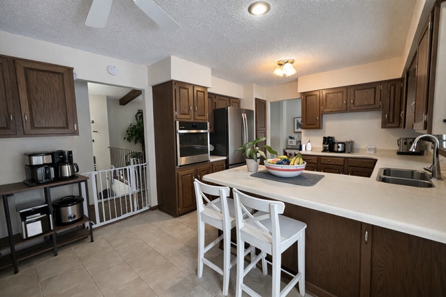 Foto del edificio - Great 3bed 2bath Single Family Home in Prime Eden Prairie Neighborhood